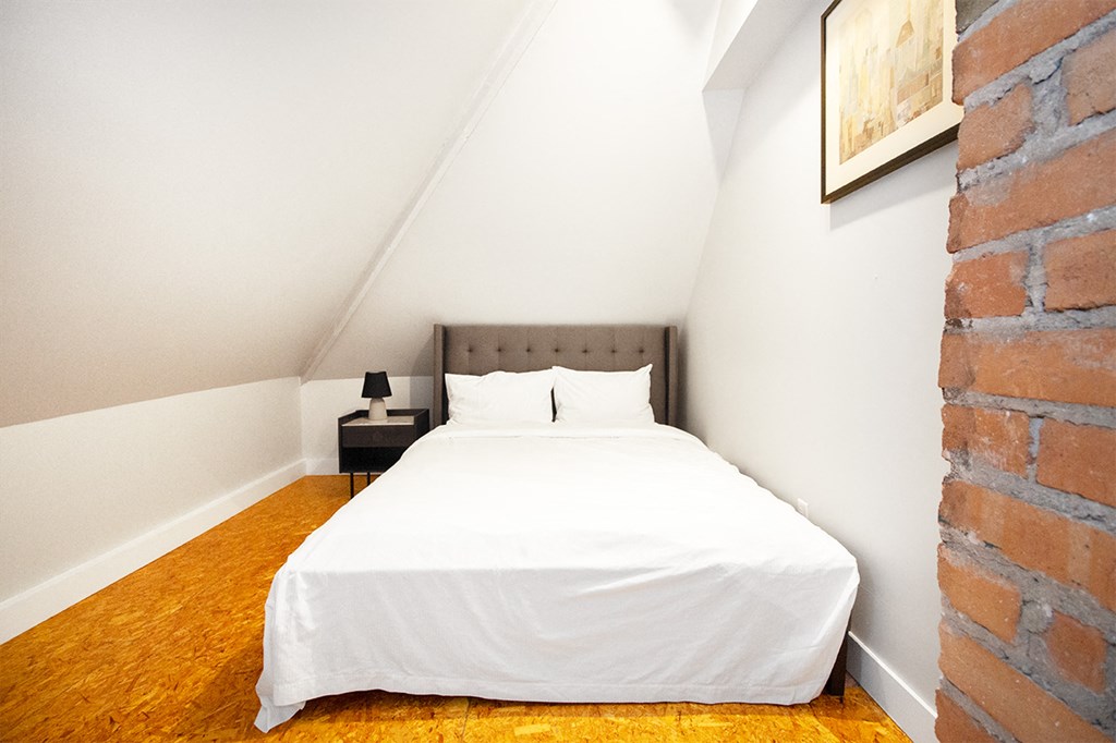 826 Wolseley House Rental Suites Apartments, 826 Wolseley Avenue